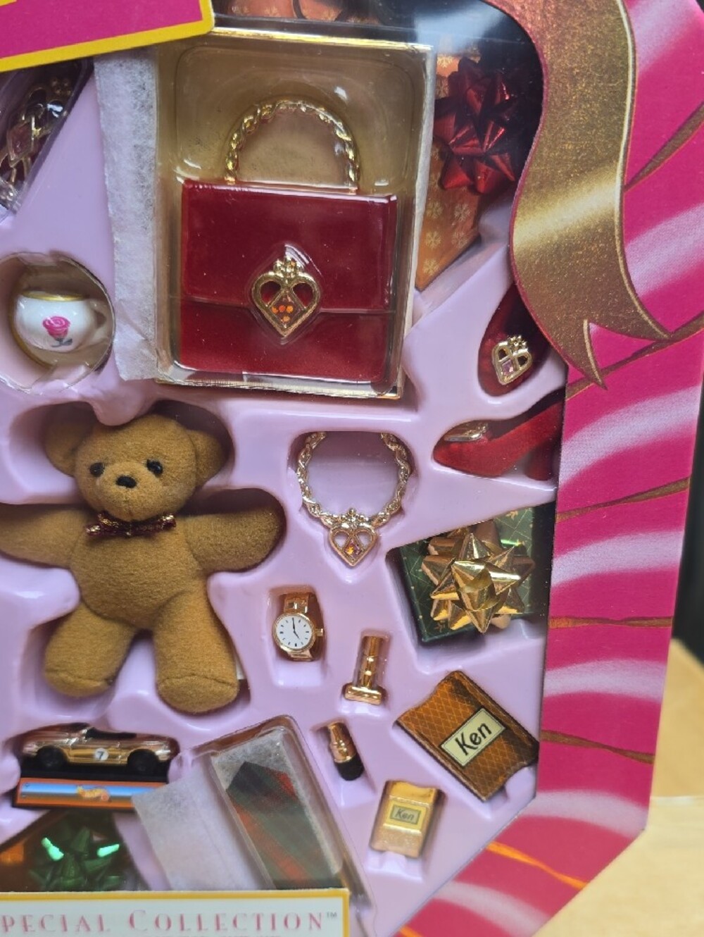 Barbie Pink and Gold Special Collection  Holiday Presents Gift Set 1998 - Picture 5 of 13